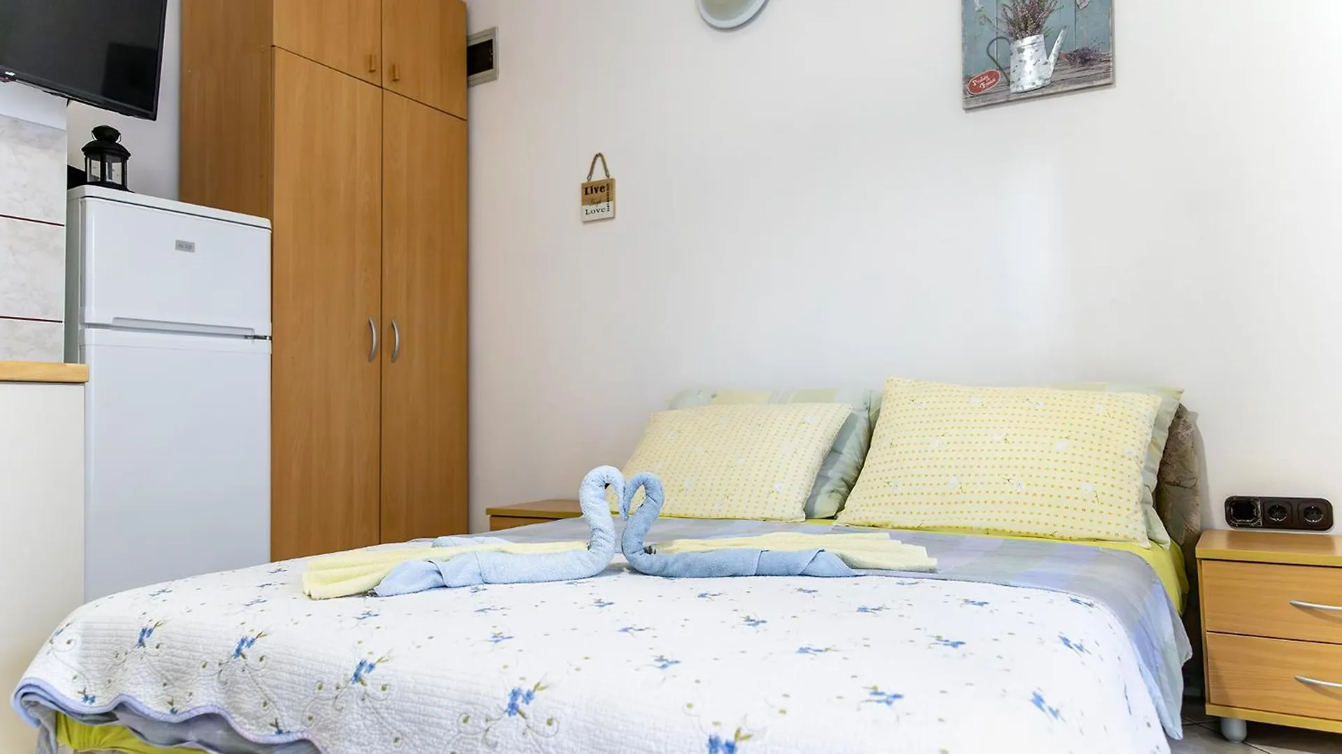 Apartment Anamaria Pag Town
